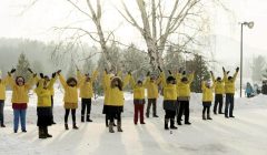 Falun Gong practitioners meditating together in Irkutsk, Russia (Minghui.org)