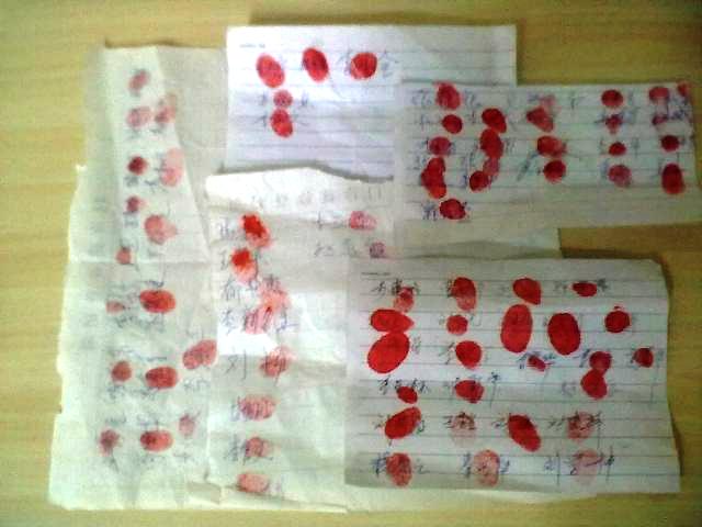 Red ink thumbprints of dozens of Chinese in Hebei province to protest the abduction of their neighbor who practices Falun Gong