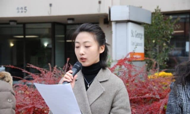 Liu Mingyuan, a student at Ontario’s Sheridan College, speaks out against the Chinese regime’s persecution of Falun Gong at a protest outside the Chinese Consulate in Toronto on Nov. 18, 2021. 
 
