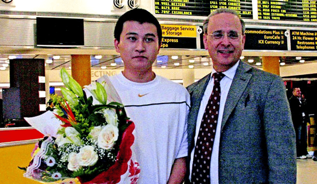 Chen Teng with Adam Adler, President of Friends of Falun Gong, upon his arrival at in New York City (March 26, 2009)