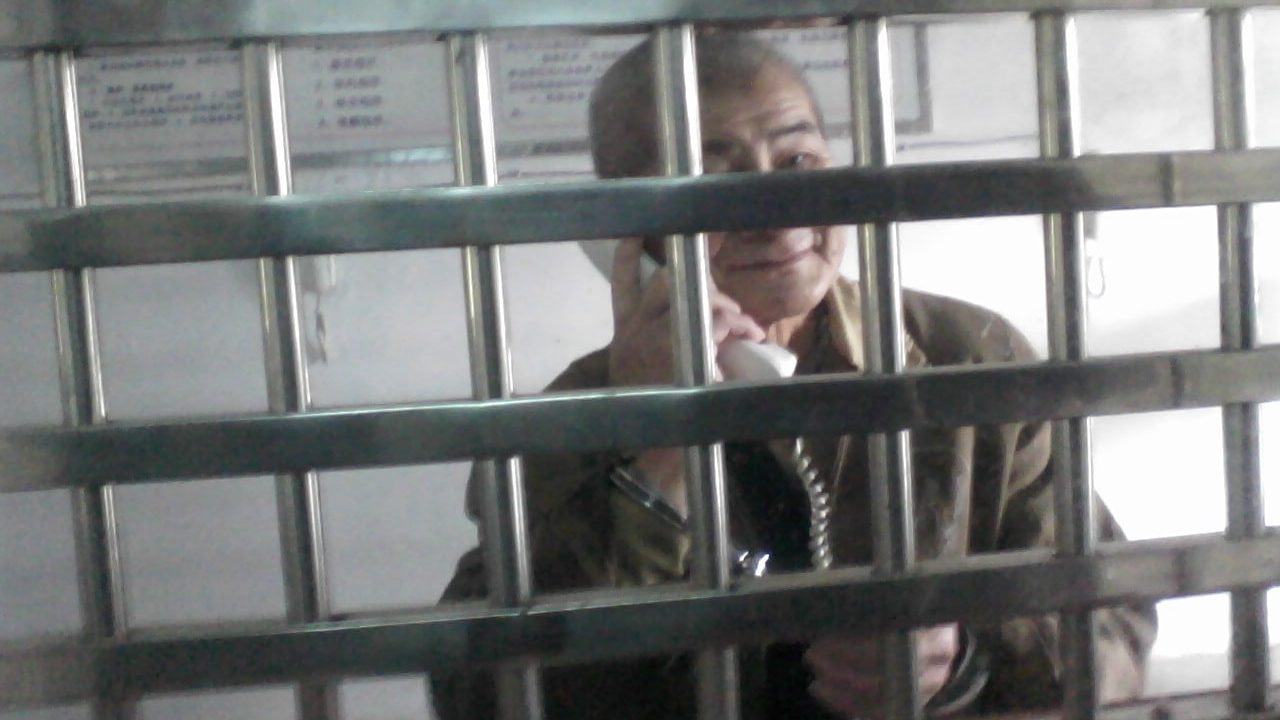 Mr. Liao Songlin handcuffed in the visitors room of the 7th Ward of Jinshi Prison, 2008.