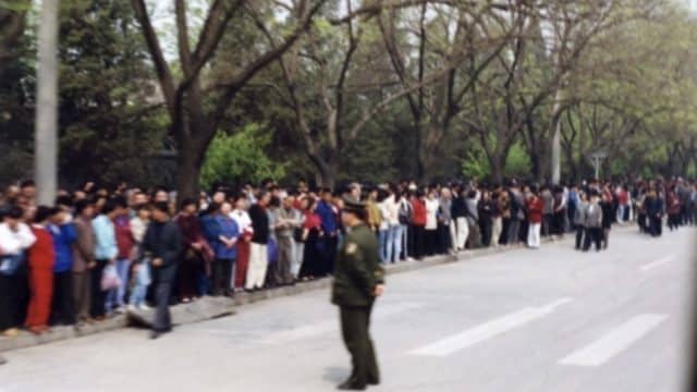 Over 10,000 Falun Gong practitioners peacefully gathered on April 25, 1999, at Fuyou Street in Beijing to appeal.